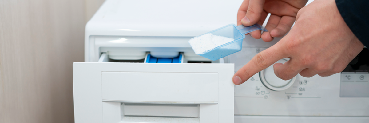 Loading Washing Machine with Laundry Detergent Powder Elesen