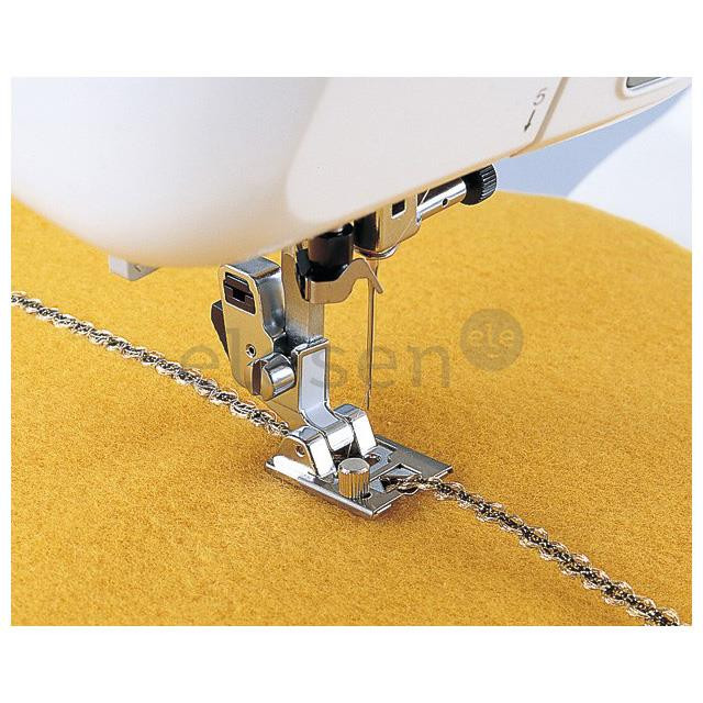 Лапка для настрачивания тесьмы Brother