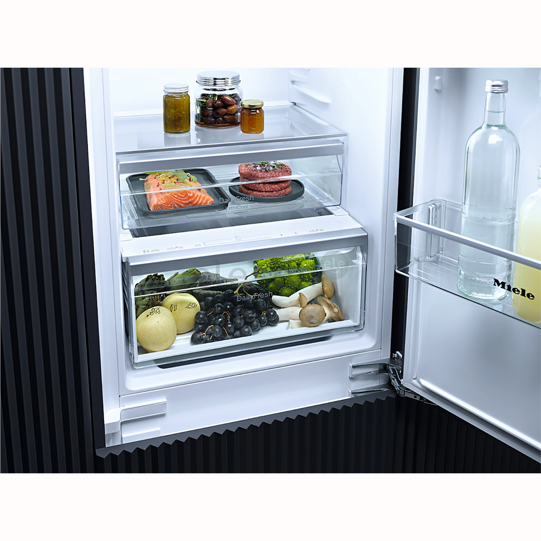 Miele, NoFrost, 260 L, height 178 cm - Built-in refrigerator