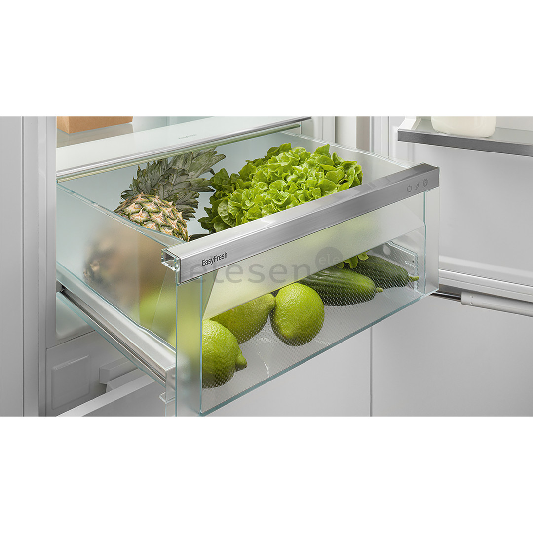 Liebherr Plus NoFrost, 254 L, height 177 cm - Built-in refrigerator