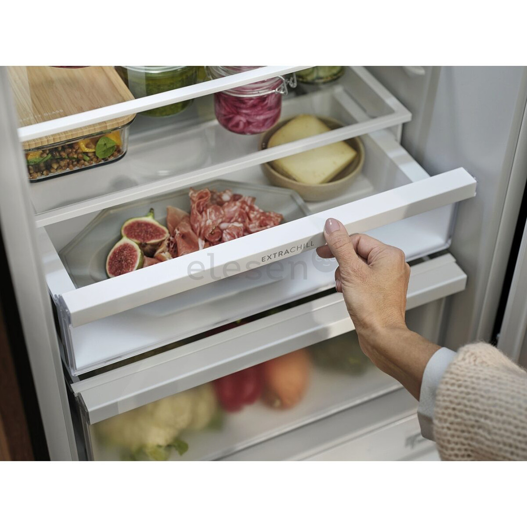 Electrolux 700 No Frost AI CoolAssist, 269 l, aukštis 189 cm - Įmontuojamas šaldytuvas