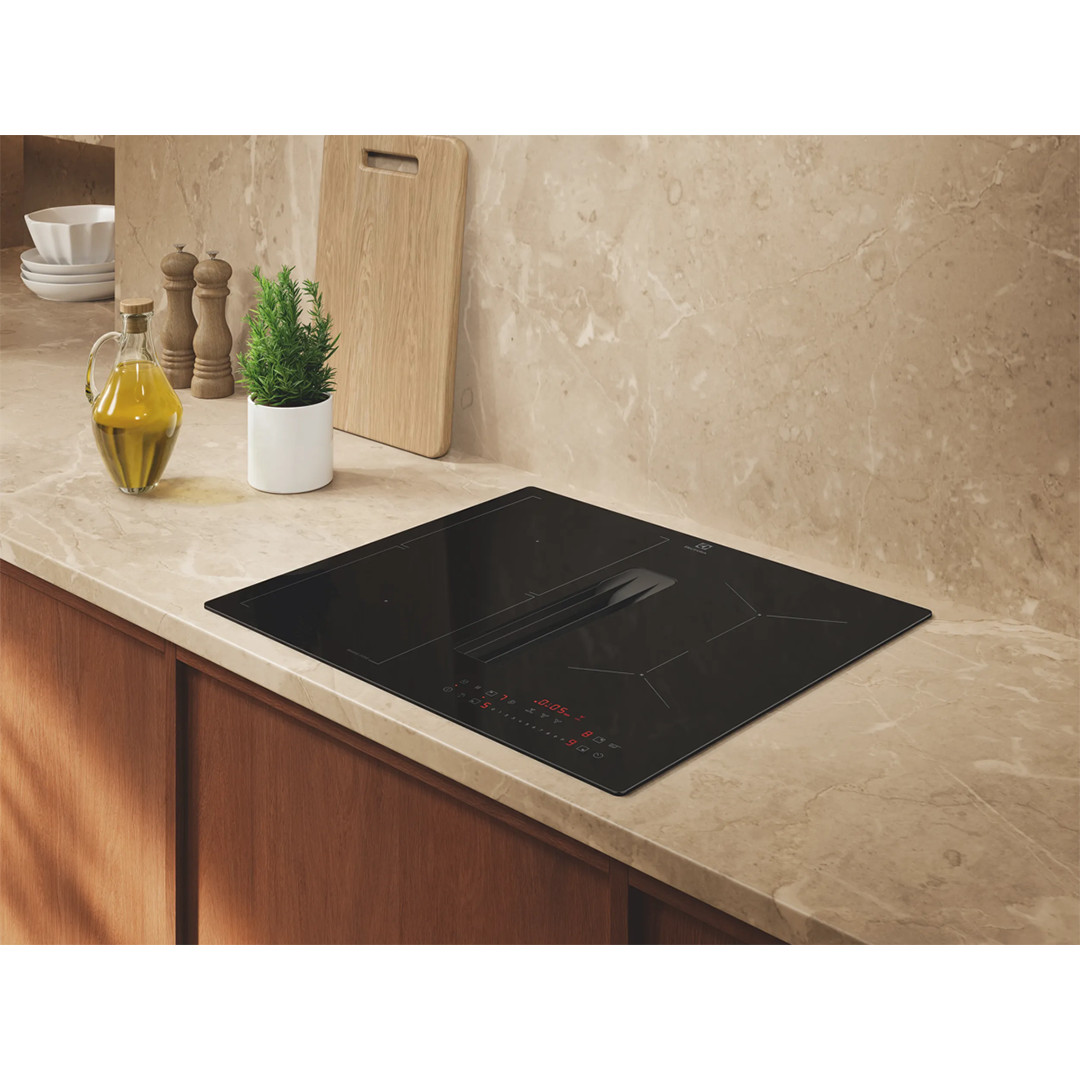 Electrolux 600 XT Bridge, plotis 60 cm, juoda - Įmontuojama indukcinė kaitlentė su gartraukiu